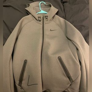 Nike Thermal Zip-up. Size Large and only worn 2-4 times!